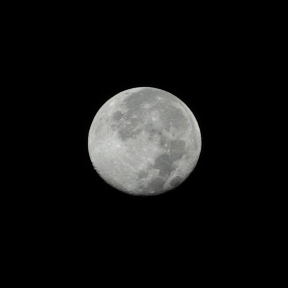 the moon_d0123171_1236386.jpg