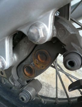 バイクメンテナンス TWブレーキパッド交換編_f0097683_1042425.jpg