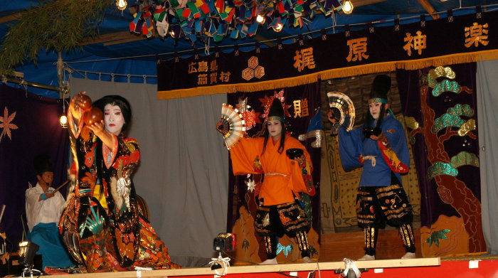 神楽「紅葉狩」_c0116915_2323375.jpg