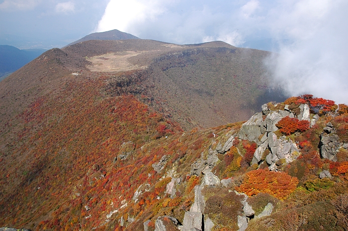 ２００７年秋のドタバタ九重詣で　～紅葉の大船山～（⑤　紅葉の山頂編）_e0013365_8154227.jpg