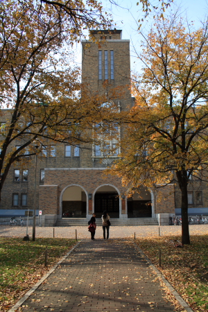 北海道大学農学部本館のモダニズム_b0103470_2074658.jpg