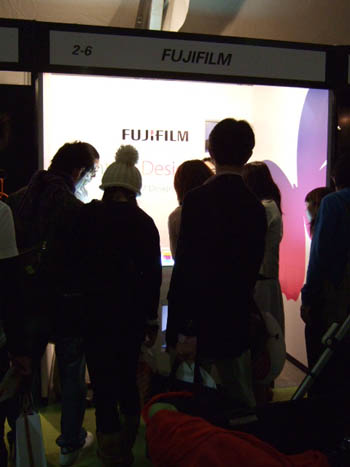 引きも切らず大盛況!_f0015295_23422656.jpg