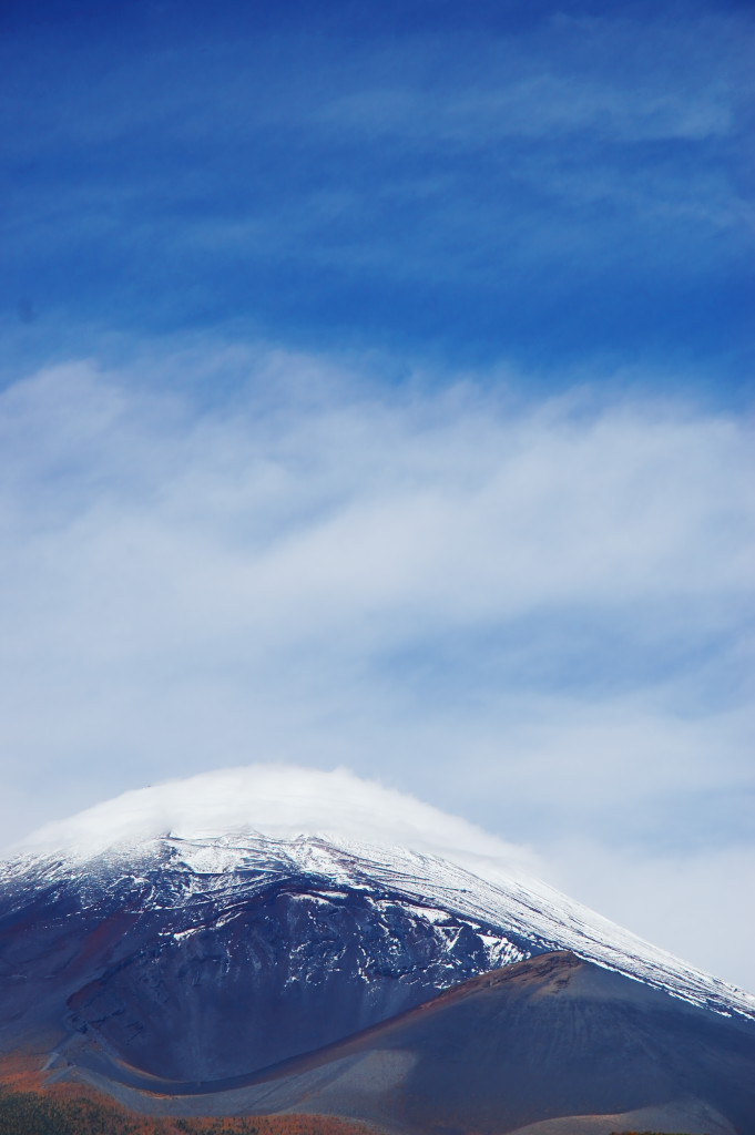 雲をかぶった富士山_b0098910_2295360.jpg