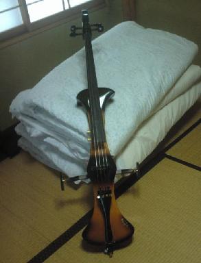 Stafford electric cello : JAZZ Cello cafe