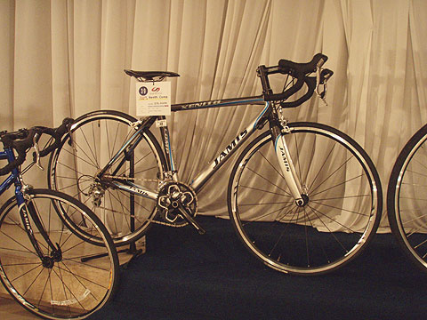 オーアンドエム(旧 丸石)新車発表会_e0126901_17461986.jpg