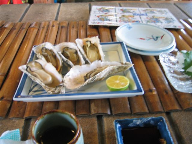 能古の島で焼蠣を食べる_a0027555_19542624.jpg
