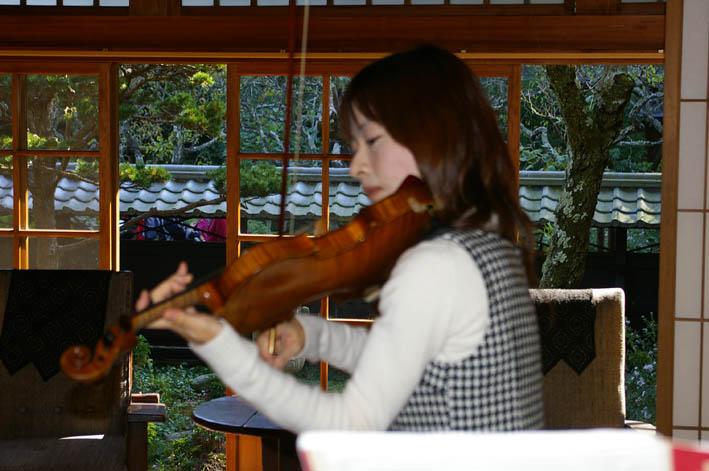 「寺沢希美ヴァイオリンコンサートin東慶寺」は満員札止め！_c0014967_8314372.jpg