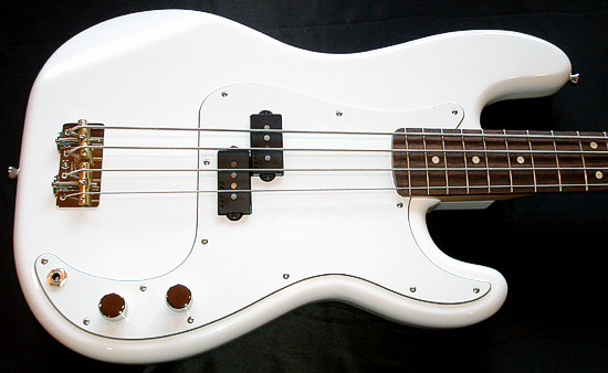 まっ白い「当店オリジナル Punksision Bass」が完成!_e0053731_20264129.jpg