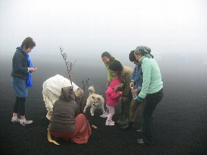 三原山　裏砂漠で平和を祈る_e0038100_449859.jpg