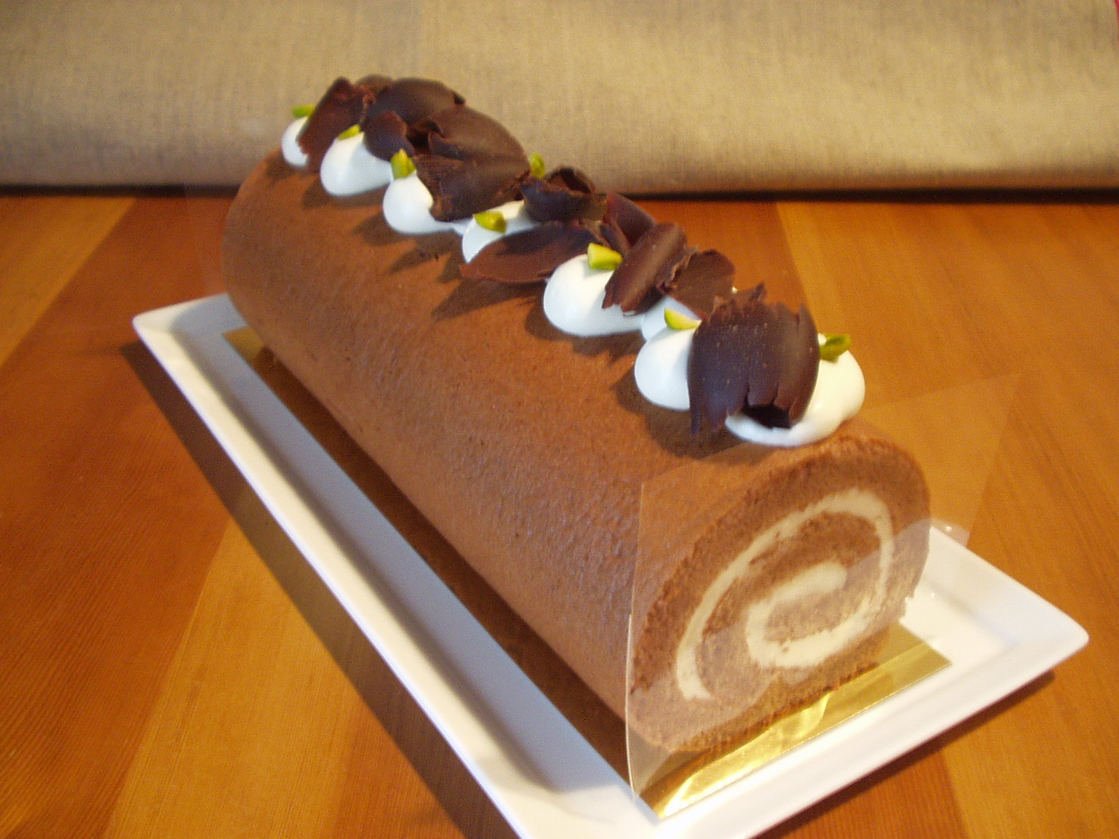 チョコロールケーキ A Basket Of Sweets チョコロールケーキ A Basket Of Sweets