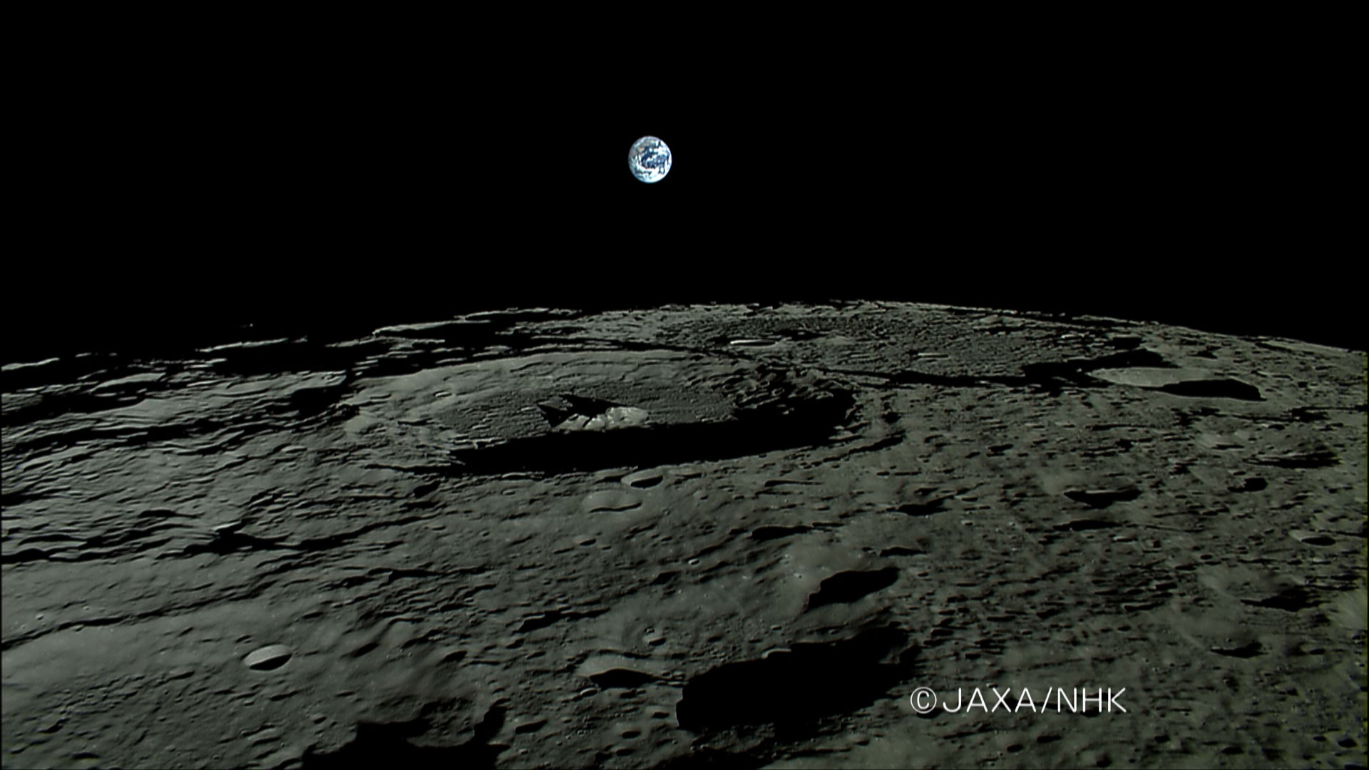 JAXAの月観測衛星かぐやが捉えた月から見た地球の出_d0063814_1133189.jpg