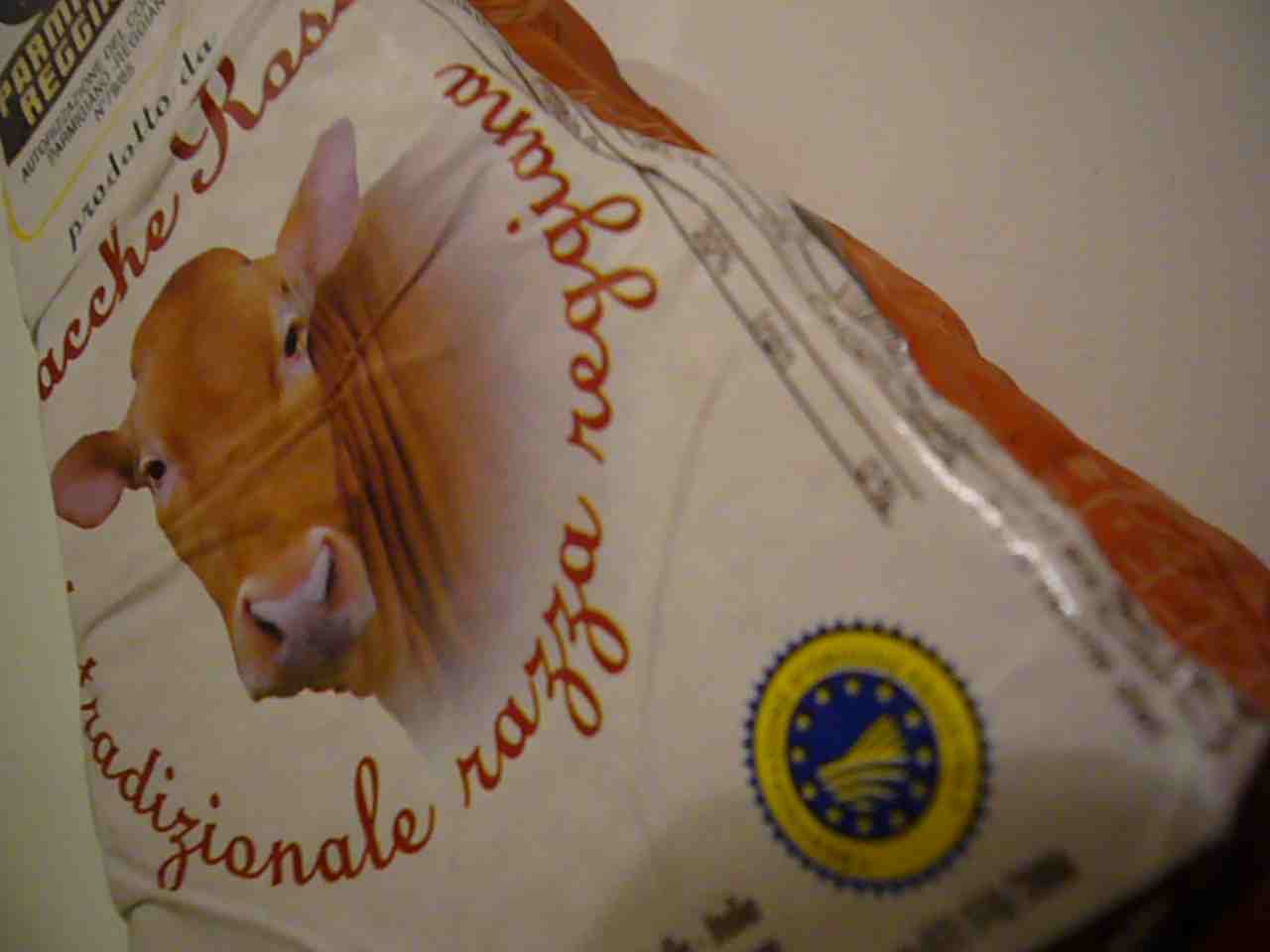 イタリアから美味しいお土産 赤いパルメザンチーズ 巴里だより セーヌ川を渡る イタリアから美味しいお土産 赤いパルメザンチーズ 巴里だより セーヌ川を渡る