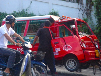 事故渋滞　IN　PATONG_b0112027_118254.jpg