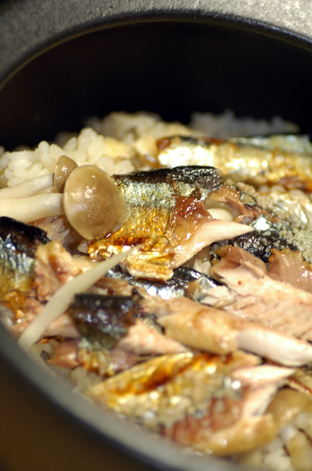 秋刀魚とキノコのご飯_b0016049_1273094.jpg