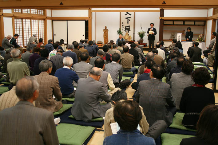 “地域デビュー”へのお誘い第４弾・詳報①お経、坐禅、法話_c0014967_1264436.jpg