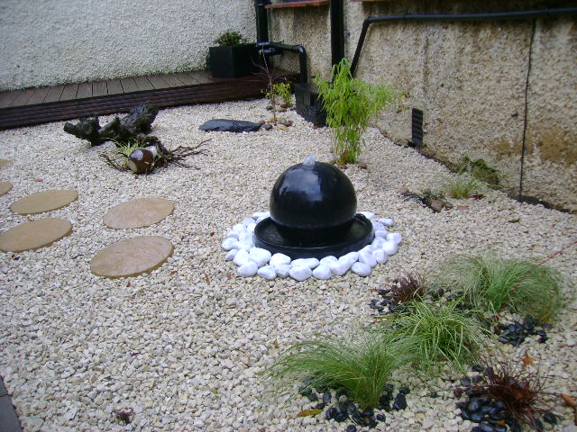 イギリスで本格的日本庭園_d0104926_83463.jpg