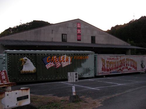 走れ!アートバス。_a0010575_23302345.jpg