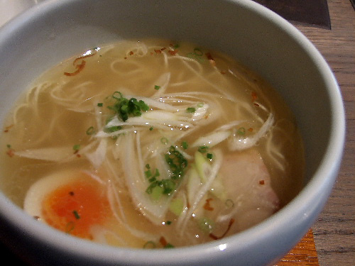 「ラーメン屋さん7軒 五行、くまが屋、七彩、斑鳩、AFURI、ぢゃぶ屋、なんつっ亭」_a0000029_11391026.jpg