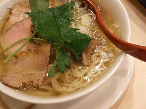 「ラーメン屋さん7軒 五行、くまが屋、七彩、斑鳩、AFURI、ぢゃぶ屋、なんつっ亭」_a0000029_1243673.jpg