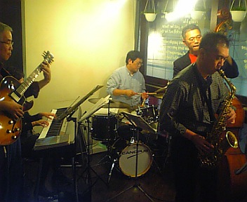 b0001280_1502089.jpg
