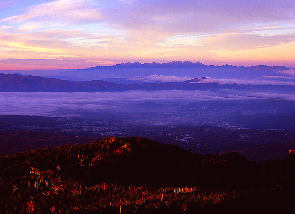 染上朝霞　（北横岳山頂から）　_c0032494_6454751.jpg