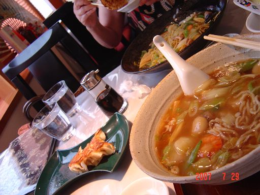 　日本里帰り2007 食べ歩き　ラーメン編　初めてのお店その１_e0019614_23442339.jpg