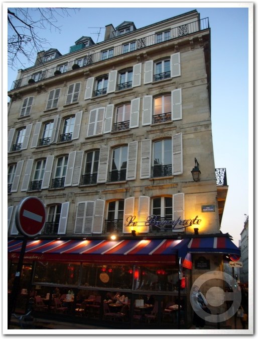 ■街角のキャフェ（パリ）_a0014299_13203335.jpg