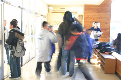 2007年12月5日(水) 「学校の中に洞窟があるなんて!」_a0062127_647361.jpg