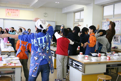 2007年12月5日(水) 「学校の中に洞窟があるなんて!」_a0062127_651219.jpg