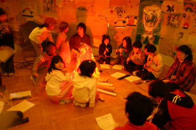 2007年12月5日(水) 「学校の中に洞窟があるなんて!」_a0062127_6524837.jpg