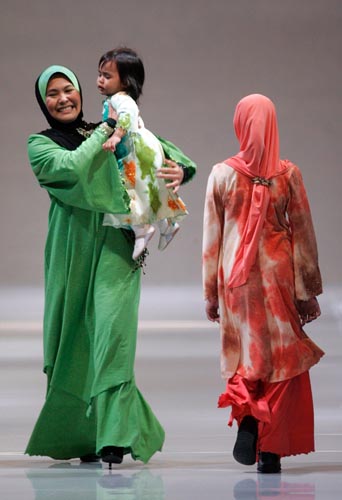 ★イスラミック フッション ショー2007年、 マレーシアで開催_a0028694_17413468.jpg