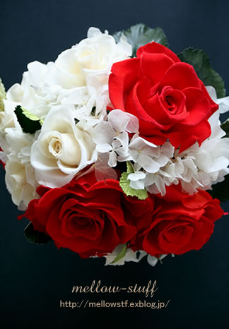 赤と白の花嫁さん用のラウンド・ブーケ_d0124248_1663799.jpg
