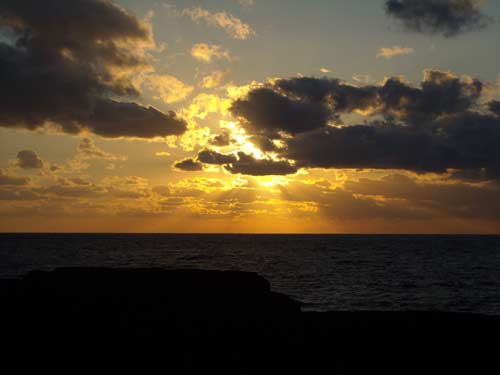 12月3日頃の夕日（天使の梯子も見えました）_e0097770_2349225.jpg