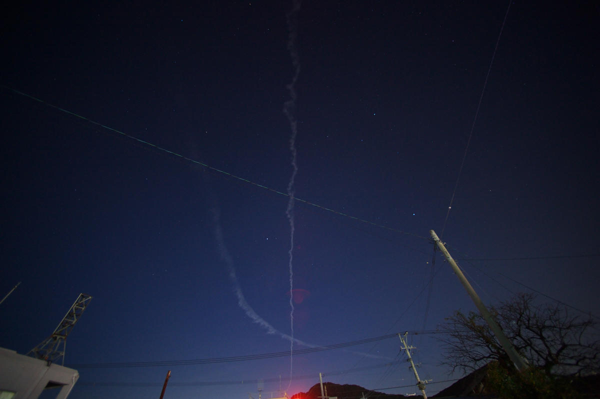 夜の飛行機雲_f0083903_2065836.jpg