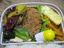 レンコン入りメンチカツ弁当_b0112527_8391163.jpg