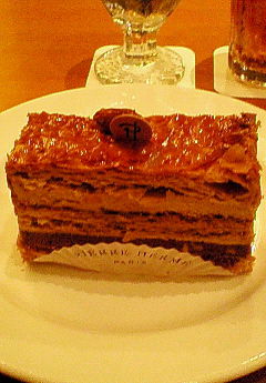 PIERRE HERMÉ(ピエール・エルメ・パリ)_c0152767_2210473.jpg