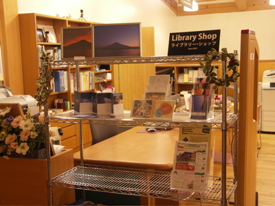 Library Shop (ライブラリー・ショップ)、はじめました。_a0001068_14191189.jpg