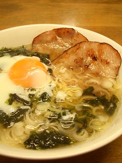 月見塩ラーメン_e0013727_21192855.jpg