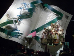 Fortnum & Masonのディスプレー_c0138438_0495878.jpg