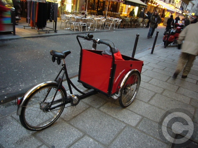 ■街角の自転車(パリ)_a0008105_1101246.jpg