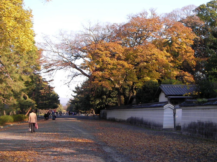 京都の秋（９）蛤御門の弾痕と公家屋敷跡_f0100593_215290.jpg