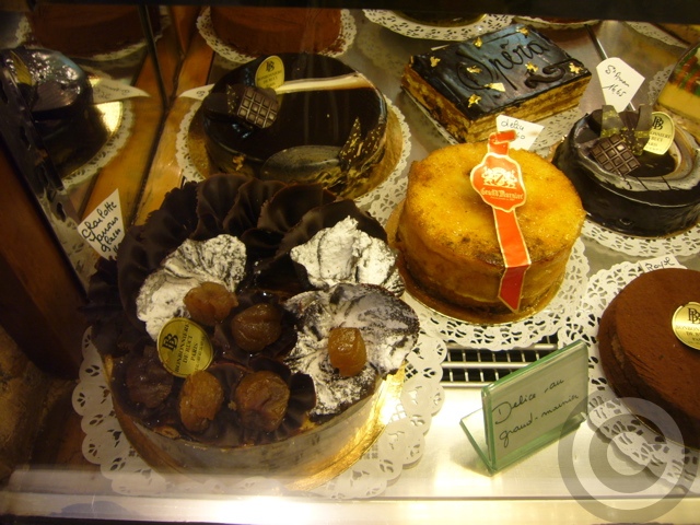 ■クリスマス時期の街角のスイーツ(パリ)_a0014299_8125423.jpg