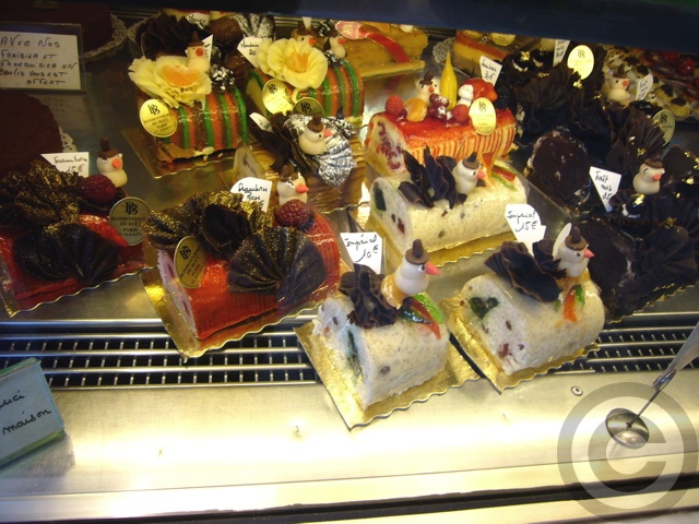 ■クリスマス時期の街角のスイーツ(パリ)_a0014299_8132038.jpg