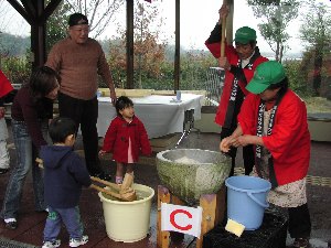 正月用のし餅づくり（１日目）_c0141652_1891942.jpg