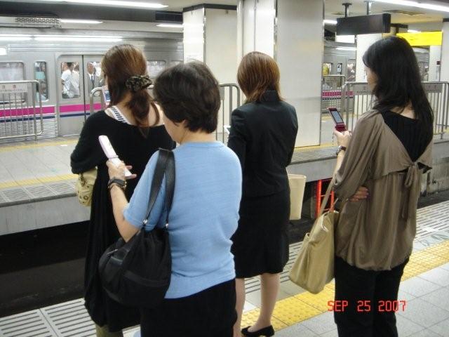 Tokyo Metro Sychronized Phone Team_c0157558_17301144.jpg