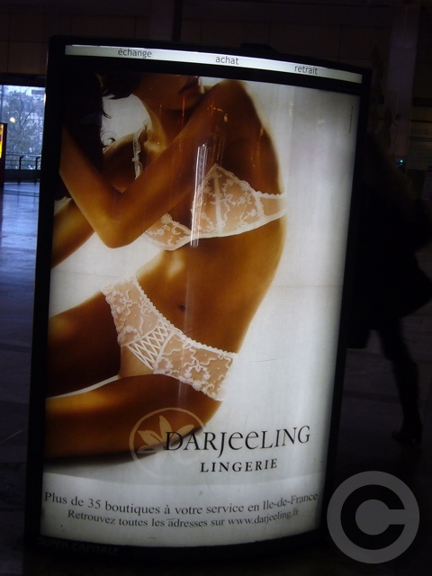 ■街角の広告（パリ）_a0008105_10252256.jpg