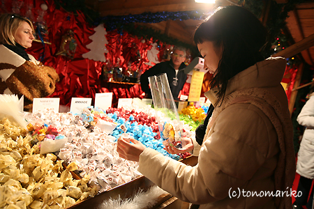KIKIちゃんとクリスマスマーケット_c0024345_1217711.jpg