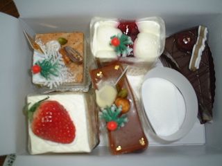 クリスマスケーキ_e0120294_02551100.jpg