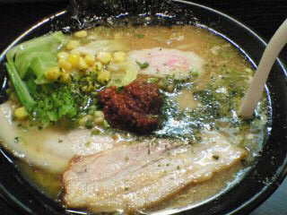 会社近くでトントントン【豚々ラーメン】_d0080549_111056.jpg