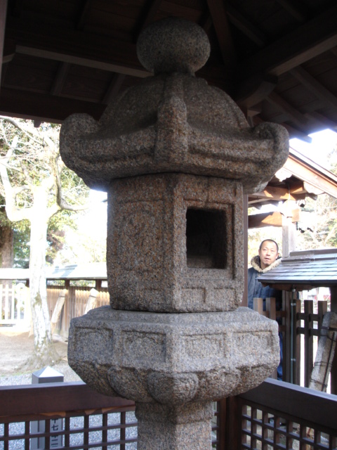 三大神社の石燈籠_e0126548_0231255.jpg